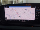 ●MMIナビゲーション『高解像度カラーディスプレイに、Bluetooth(R)接続によるハンズフリー通話機能を搭載しています。』