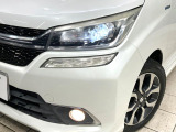 【LEDヘッドライト】悪天候や夜間走行時も良好な視界を確保し安心して運転できる高輝度LEDヘッドライトを装備!点灯速度が早く、消費電力も抑えられています。