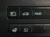 運転おひざ元に各種スイッチが配置されております。