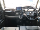【インパネ全体】手が届きやすく、どなたでも運転しやすいです。シンプルで使いやすい設計になっています!