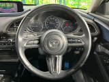 【純正革巻きステアリング】上質な革を使用することで、手にしっかり馴染みとても運転しやすいハンドルです♪