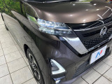 【LEDヘッドライト】悪天候や夜間走行時も良好な視界を確保し安心して運転できる高輝度LEDヘッドライトを装備!点灯速度が早く、消費電力も抑えられています。