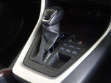 電動パーキングブレーキ・ブレーキホールドを装備してます。ホールド機能は信号待ちが多い一般道で疲労軽減になり、大好評です!