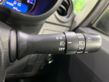 【オートライト】周りの明るさに応じて自動でヘッドライトの点灯・消灯ができる機能です!ライトの付け忘れ・消し忘れなどが無くなり、雨の日や夕方の走行も安心!トンネル通過時も便利ですね♪