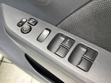 【電動格納ミラー】サイドミラーは電動格納式となっており、狭い駐車場でもキズがつくリスクを抑えられます。