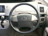 【純正革巻きステアリング】上質な革を使用することで、手にしっかり馴染みとても運転しやすいハンドルです♪