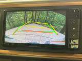 【バックカメラ】駐車時に後方がリアルタイム映像で確認できます。大型商業施設や立体駐車場での駐車時や、夜間のバック時に大活躍!運転スキルに関わらず、今や必須となった装備のひとつです!