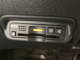 ハンドルの左下にETCがついています。高速道路の料金所の通過も楽々です!。 カードの取り出しもしやすい場所についています。