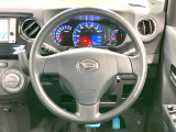 インテリアに合わせたデザインのステアリングは、運転される方のことも考え、運転しやすい形状、大きさです。是非一度、実際に触ってお確かめください。