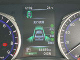 スピードメーター上に運転をサポートする様々な情報を表示してくれます。
