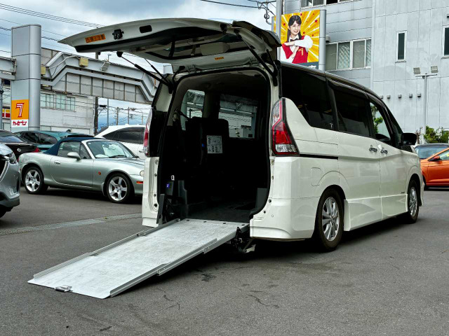 日産 セレナ 