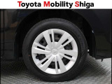 シンプルなデザインの純正ホイールキャップです。落ち着いたデザインですので車体と一体感があります。