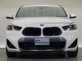 【キドニーグリル】BMWの代名詞。一目見ただけでBMWであると認識できる確固たるアイコンとして存在感を放ちます。