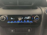 オートエアコンなので車内で快適に過ごせます。