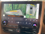 【パノラミックビューモニター】専用のカメラにより、上から見下ろしたような視点で360度クルマの周囲を確認することができます☆死角部分も確認しやすく、狭い場所での切り返しや駐車もスムーズに行えます。