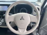 インテリアに合わせたデザインのステアリングは、運転される方のことも考え、運転しやすい形状、大きさです。是非一度、実際に触ってお確かめください。