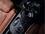 MINIの少し硬めのシートは乗り降りもしやすく、長距離ドライブでも疲れません。