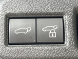 【パワーバックドア】スマートキーや運転席のボタンを押すだけでリアゲートが自動で開閉します!荷物を持っている時や、高い位置にあるバックドアを閉める際に便利な機能です♪