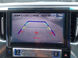 バックガイドモニターで、後方を確認しながら安心して駐車することができます。運転初心者も熟練者も必須の機能ですよ!