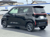 車線逸脱警報、車両が車線をはみ出す可能性がある場合に警報音と警告表示でドライバーに知らせてくれます。