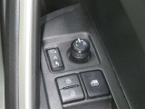 電動格納ミラー! スイッチひとつでミラーを畳めます。
