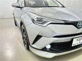 フォグランプ装着車です。暗い夜道の車両前方を明るく照らします
