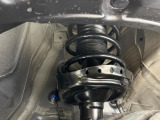 お車を安心してお乗りいただく為には、足回りの定期点検が欠かせません。サービスサポート(有償保証)では無料点検もご提供しており、安心のカーライフをお過ごしいただけるサポート体制が整っています。