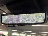 【デジタルインナーミラー】後席の大きな荷物や同乗者で後方が確認しづらい時でも安心!カメラが撮影した車両後方の映像をルームミラー内に表示。クリアな視界で状況の確認が可能です!