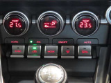 左右独立温度コントロールフルオートエアコンです。運転席、助手席それぞれで独立して温度設定ができます。冷え性の方が乗っても安心ですね♪
