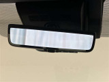 後方確認をミラーではなくカメラ映像で確認出来るデジタルインナーミラーを搭載!荷物があり、後方確認が出来ない時や雨天時などにとても便利☆