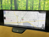 【10.25インチマツダコネクト】車内の雰囲気にマッチした大型ディスプレイ。スマホ接続でのナビ使用やBluetooth再生等、様々な機能が楽しめます。直感的なダイヤル操作が可能で、使い勝手も良好です。