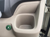 【ドリンクホルダー】『ドリンクホルダー周辺』の画像になります。写真の内容に関してご不明点、ご質問等がございましたらお気軽にガリバー店舗までお問い合わせください。