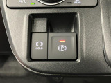 【電動パーキングブレーキ+オートブレーキホールド機能】 指先だけで簡単に操作が可能なパーキングブレーキ、スイッチを押すとブレーキペダルから足を離してもブレーキを保持できるオートブレーキホールド搭載。
