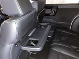 運転席/助手席シート背面にシートバックテーブルが付いています。