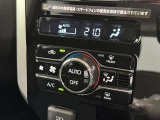 オートエアコンで快適な室内です。