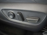 パワーシート搭載。微妙な調整が手軽にでき、ピッタリのポジションで運転することが可能です。