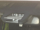 【プリクラッシュセーフティ】前方の車両等を検知し、衝突しそうな時は警報で注意を促し、ブレーキを踏む力をサポート。ブレーキを踏めなかった場合は衝突被害軽減ブレーキが作動、衝突回避をサポートします。