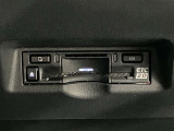 高速道路で便利な【ETC2.0】を装備しています。光ビーコン搭載で渋滞情報などナビゲーションと連動することで機能も充実いたします。他、観光施設に立ち寄るための高速料金割引サービス等もございます。