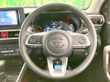 インテリアに合わせたデザインのステアリングは、運転される方のことも考え、運転しやすい形状、大きさです。是非一度、実際に触ってお確かめください。