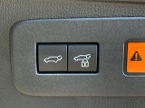 【パワーバックドア】スマートキーや運転席のボタンを押すだけでリアゲートが自動で開閉します!荷物を持っている時や、高い位置にあるバックドアを閉める際に便利な機能です♪