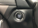 エンジンスタートスイッチです。キーが車内にあれば、エンジンの始動や停止はスイッチを押すだけ!キーを取り出す手間を省き、ワンプッシュで操作できるので簡単でスムーズです。