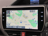純正ナビを装備。タッチパネル式で使いやすく、お出かけもラクラクです。