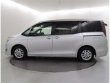大変広々とした二列目シートです。二列目シートに乗られる方もドライブをお楽しみいただけますね♪