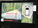 【パノラミックビューモニター】専用のカメラにより、上から見下ろしたような視点で360度クルマの周囲を確認することができます☆死角部分も確認しやすく、狭い場所での切り返しや駐車もスムーズに行えます。