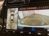 【パノラミックビュー&バックビュー】駐車時の安全確認をする為に車両上方からの映像と後方カメラからのを同時に表示しバックガイドも付いているのでバックの苦手な方でも安心して運転出来ますよ。