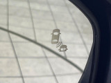 【ブラインドスポットインフォメーション】走行中、ドアミラーの死角になりやすい箇所に後続車が接近するとサイドミラー付近に警告を表示、ドライバーに注意喚起をしてくれます。