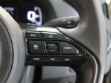 アダプティブクルーズコントロール機能付きです。走行中に先行車の様子を検知しながら、設定した車速の範囲内で先行車との距離のキープを支援します。詳細は販売店スタッフまでおたずねください。
