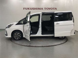 【まるごとクリーニング】シートを取り外し、車内を徹底洗浄。隅々まで丁寧に仕上げています。