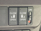 【両側パワースライドドア】スマートキーや運転席のスイッチで後席両側スライドドアの開閉が可能♪電動だから力を入れてドアを開ける必要が無く、小さなお子様でも簡単に開け閉めでき快適です♪