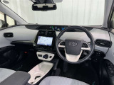 運転席まわりです。 各操作スイッチは使いやすい位置に配置されてます。